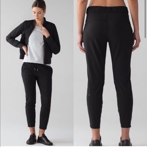 Lululemon on the fly 7/8 pant black.
